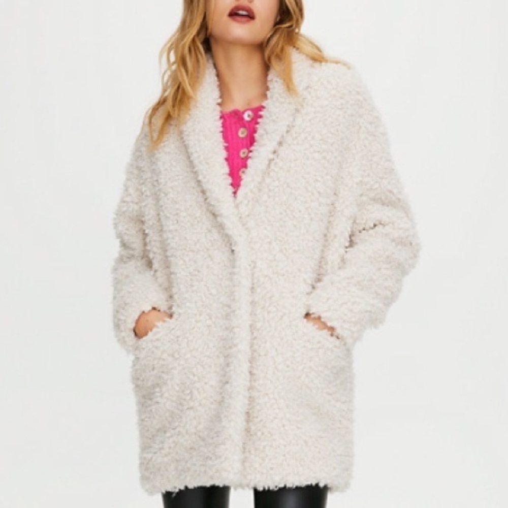 Aritzia Wilfred Free Oracle sherpa cocoon coat, size S.
